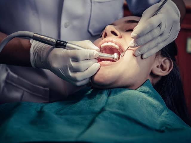Top 7 Warning Signs You Should Visit a Dentist Immediately | Akshayanagar